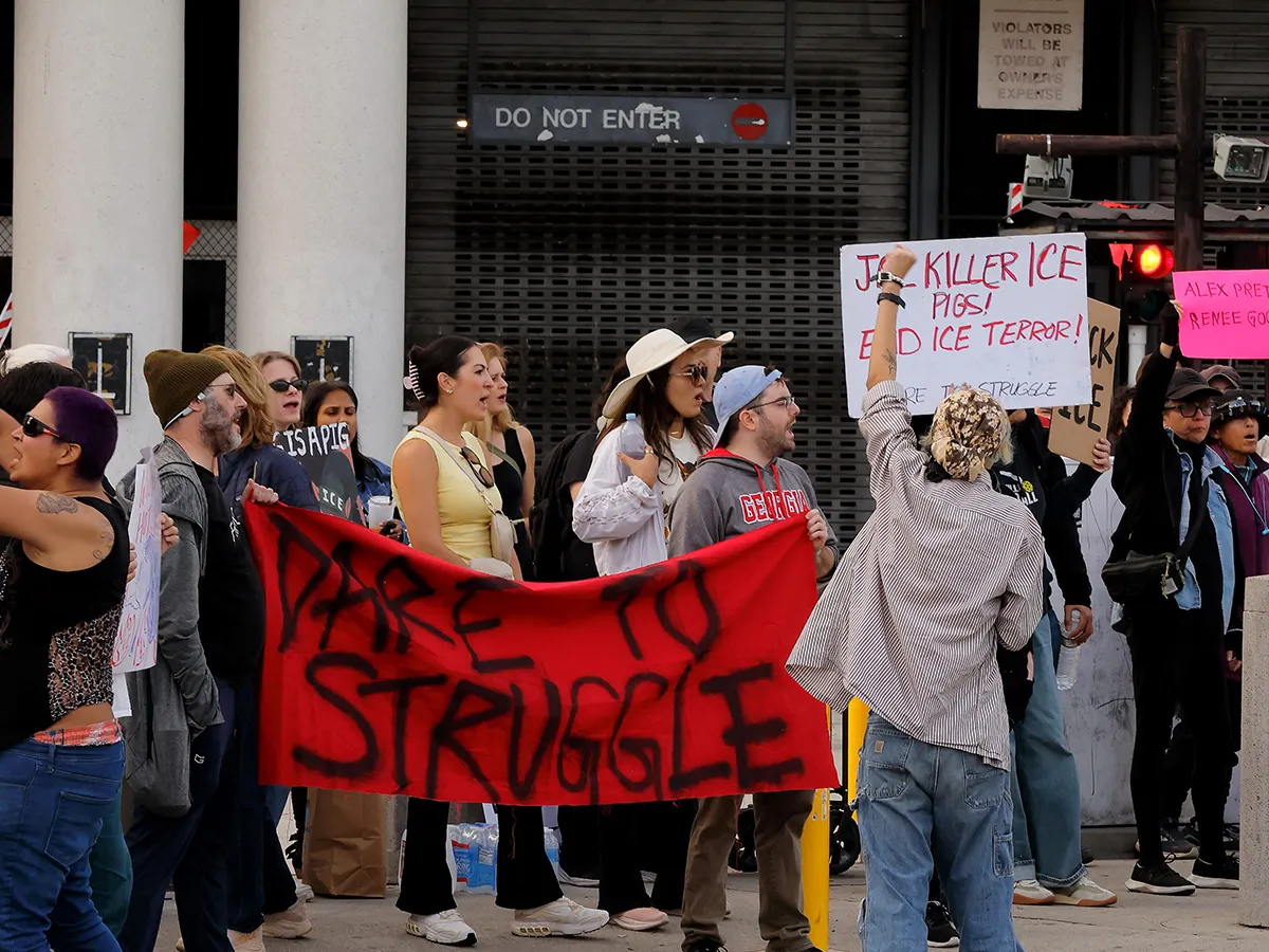 CNN Reporter Hit With Tear Gas Live During ICE Protest — “I Can’t Breathe”