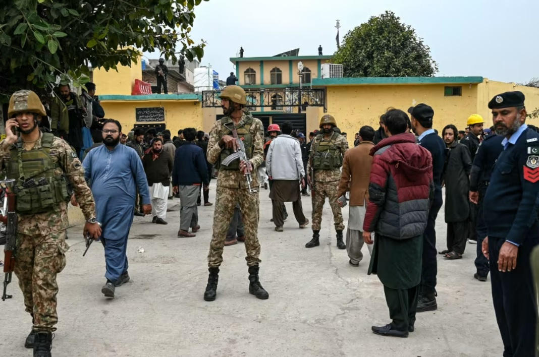 Suicide bomber kills at least 31