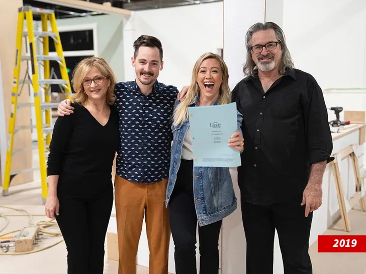 Hilary Duff Mourns Death of ´Lizzie McGuire´ Dad Robert Carradine