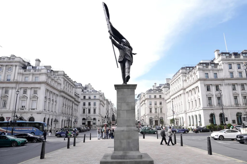Statue appears in central London